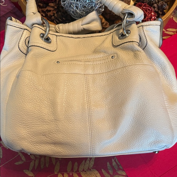B. Makowsky Leather Ivory Shoulder Bag with Silver Details - Picture 4 of 6